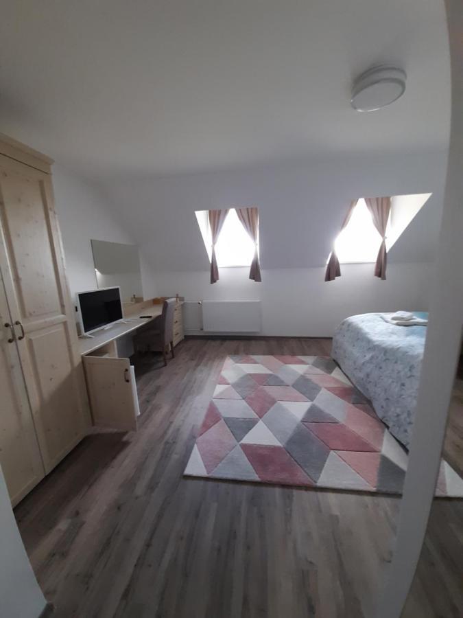 Rosenberg Kuria Bed & Breakfast Taplanszentkereszt Екстериор снимка
