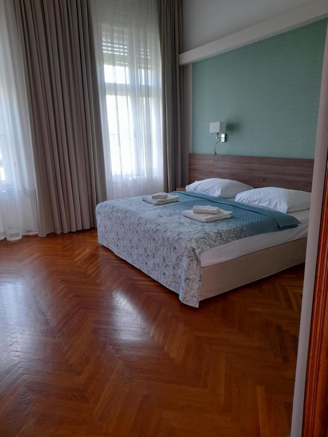 Rosenberg Kuria Bed & Breakfast Taplanszentkereszt Екстериор снимка
