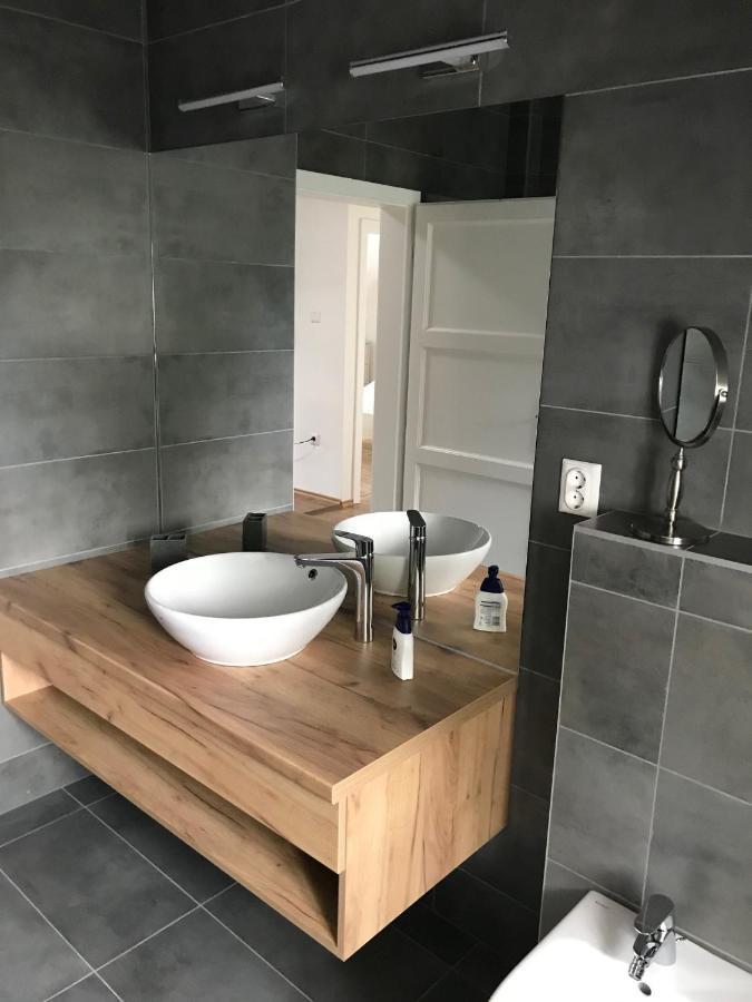 Rosenberg Kuria Bed & Breakfast Taplanszentkereszt Екстериор снимка