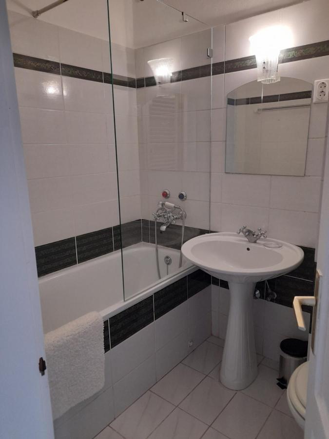 Rosenberg Kuria Bed & Breakfast Taplanszentkereszt Екстериор снимка