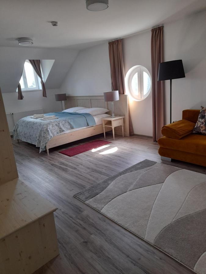Rosenberg Kuria Bed & Breakfast Taplanszentkereszt Екстериор снимка